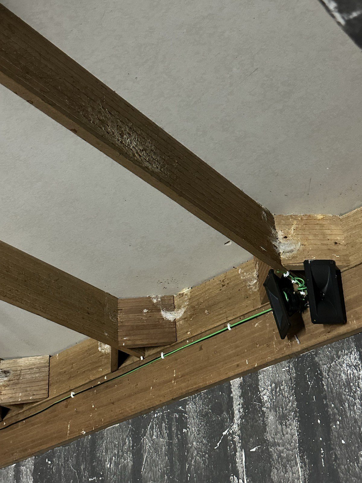 A tweeter mounted at the corner of a nesting plank
