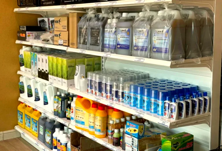 Rak dalam kedai MDK