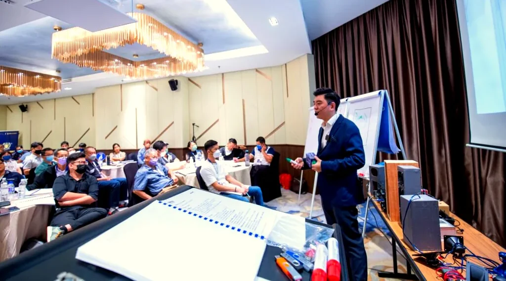 MD Koay teaching the Swiftlet Signature Masterclass